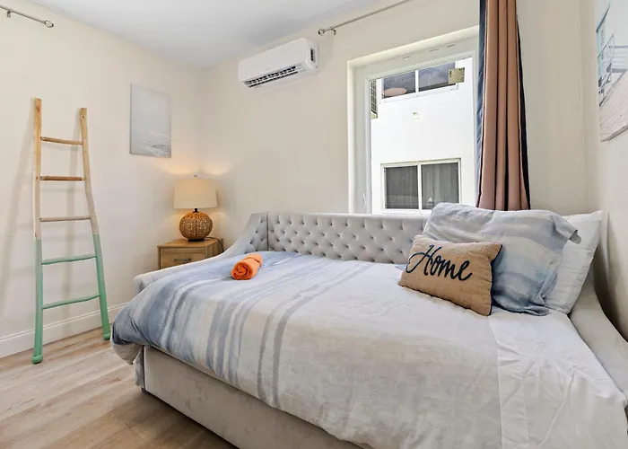 Enchanting Cozy Apartment 10 Min Away From Airport, Calle 8, Brickell, Coral Gables, The Beach And More!