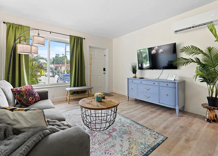 Enchanting Cozy Apartment 10 Min Away From Airport, Calle 8, Brickell, Coral Gables, The Beach And More!