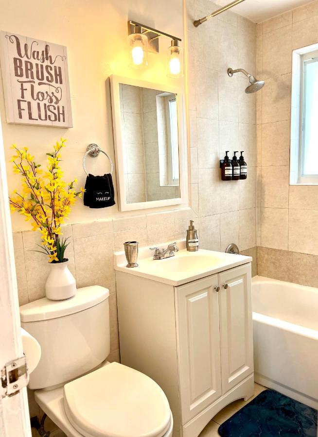 Enchanting Cozy 10 Min Away From Airport, Calle 8, Brickell, Coral Gables, The And More! Appartement *
